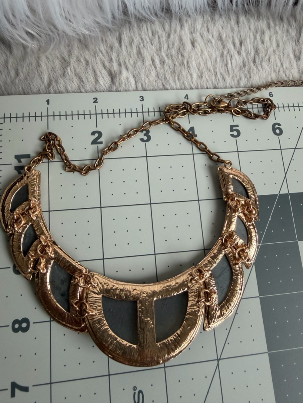 Retro Black & Gold Tone Fan Shaped Statement Bib 17” + 3” Extender Necklace - Picture 10 of 14